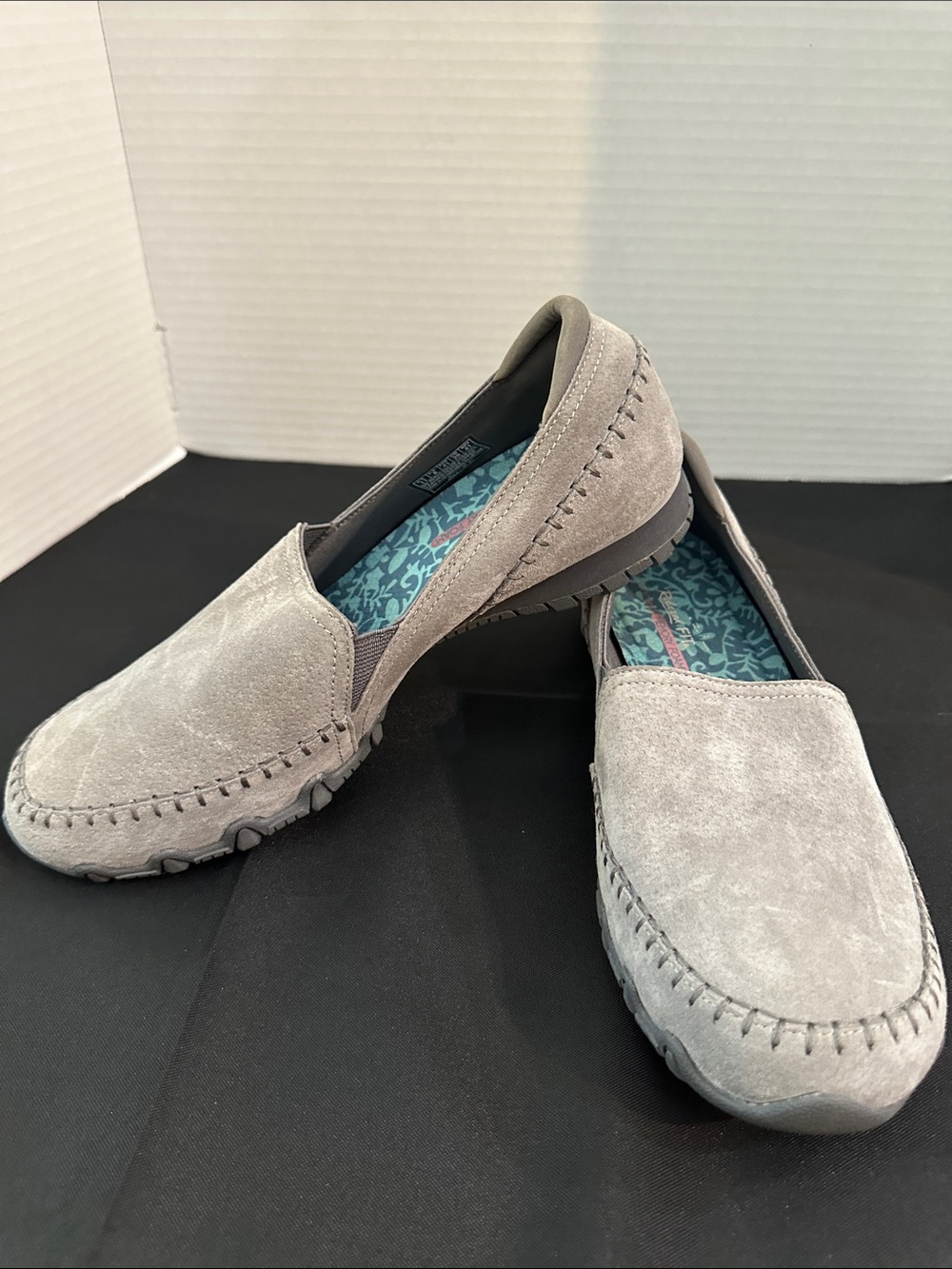 Skechers Memory Foam Gray Suede Slip-On Women's Loafers Size 11 - Picture 4 of 12